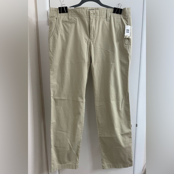 GAP Pants - NWT Gap Classic Khaki Women’s Pants size 14